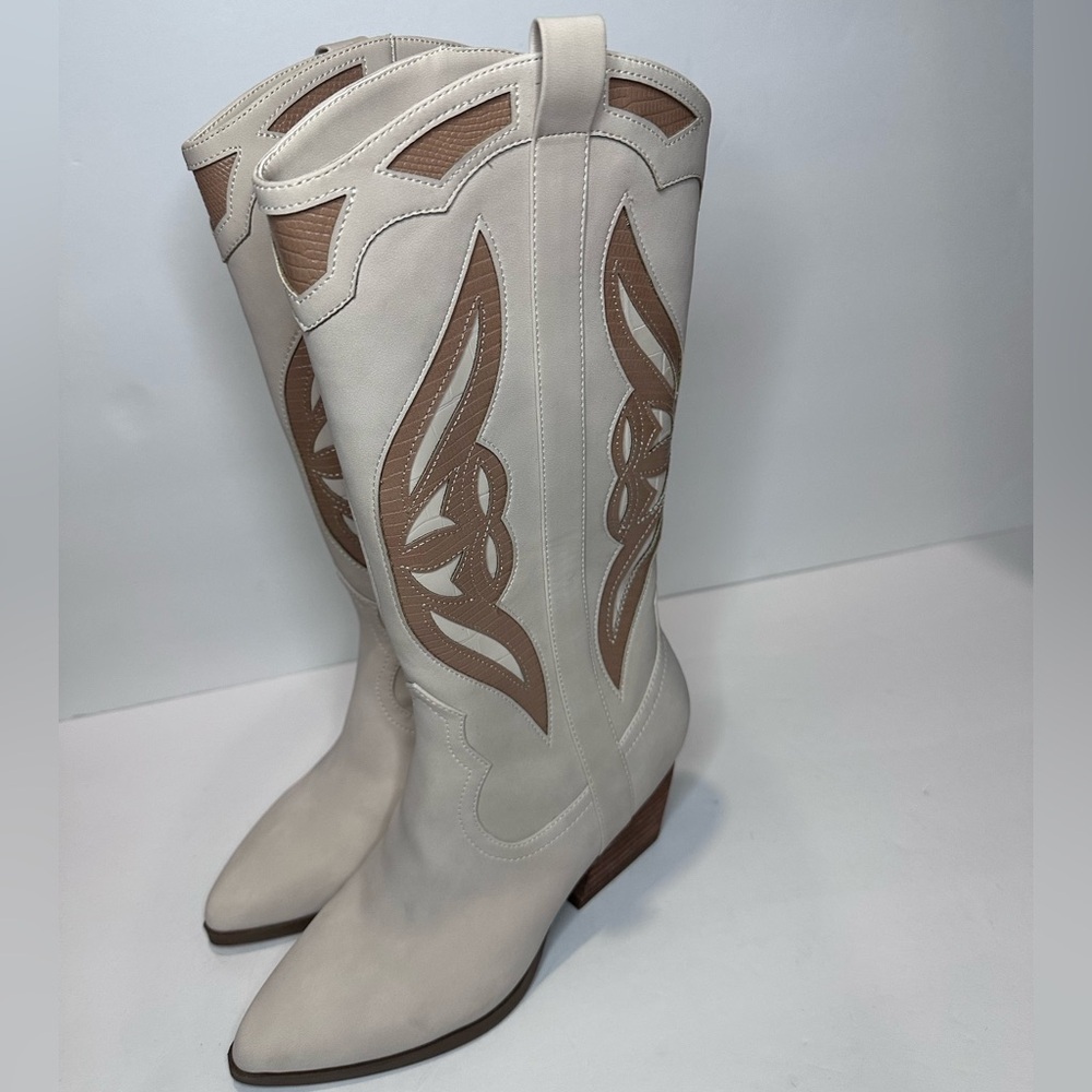 Women's Cream and Tan Western suede Boots - Picture 3 of 10